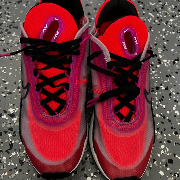 BRAND NEW NIKE 2090 sneakers - Picture 3 of 5